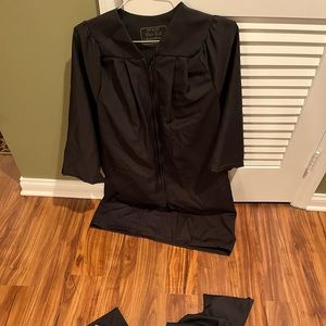 Oak Hill graduation gown cap hood UPenn 5’0” 5’2”